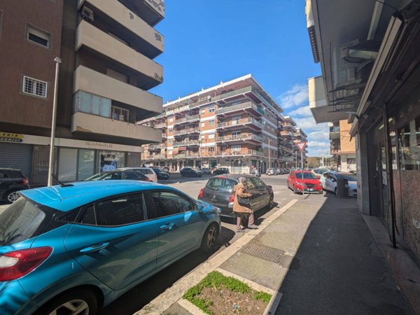 negozio in affitto a Roma in zona Ostia