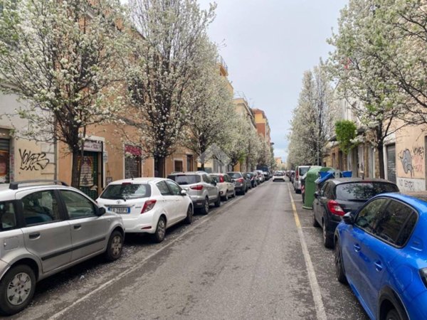 negozio in affitto a Roma in zona Tuscolano