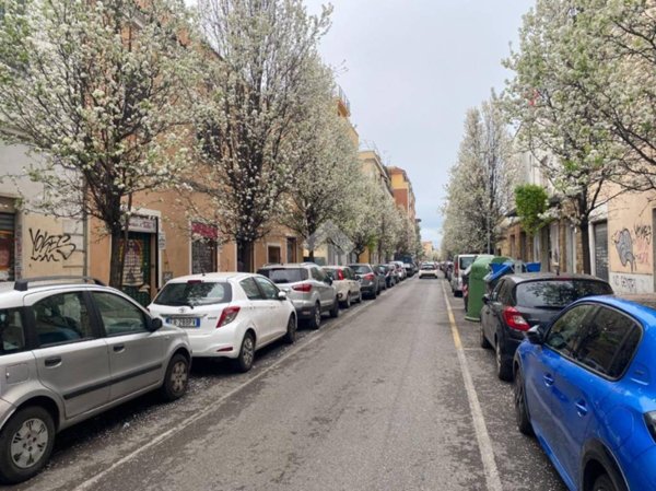 negozio in affitto a Roma in zona Tuscolano