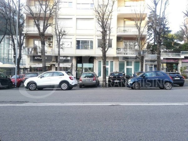 negozio in affitto a Roma in zona EUR