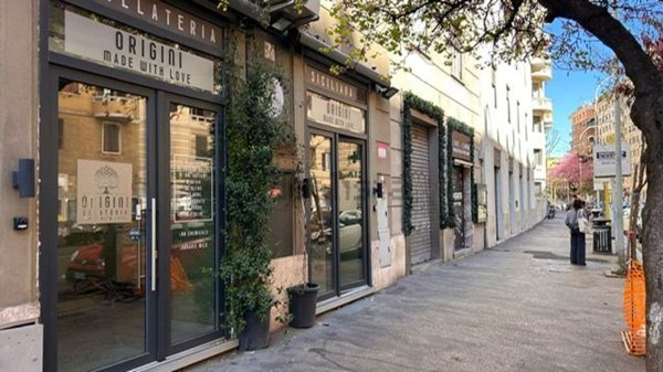 negozio in affitto a Roma in zona Appio Latino