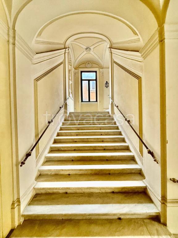 locale di sgombero in affitto a Roma in zona Rione Monti/Campitelli