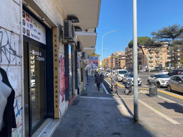 locale commerciale in affitto a Roma