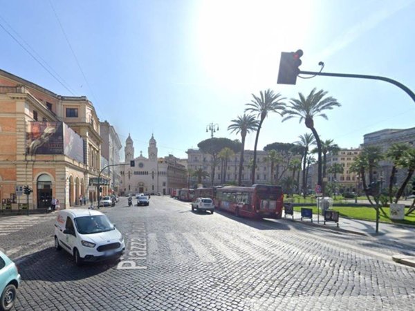 negozio in affitto a Roma in zona Rione Prati
