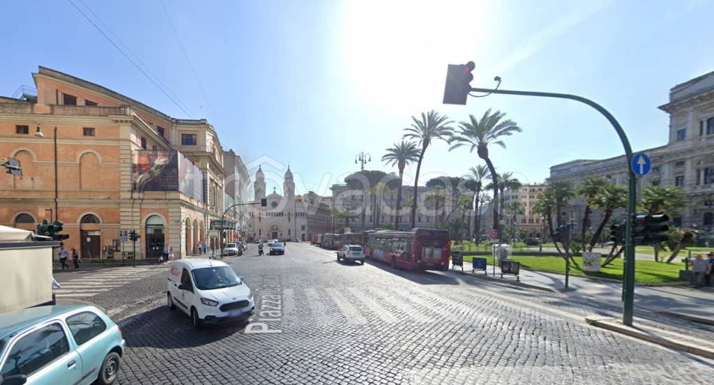negozio in affitto a Roma in zona Rione Prati