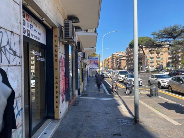 negozio in affitto a Roma in zona Tuscolano
