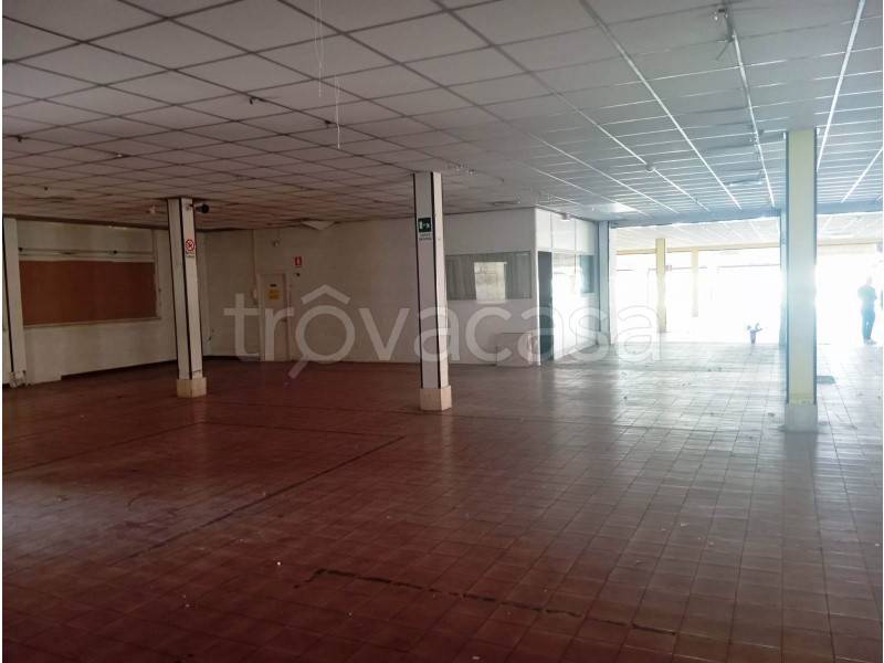 negozio in affitto a Roma in zona Appio Claudio