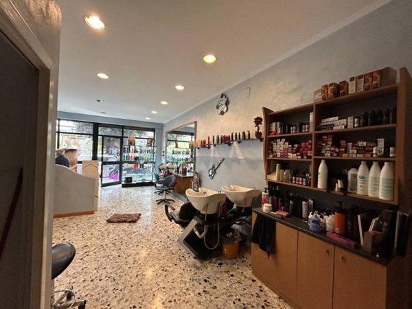 negozio in affitto a Roma in zona Cinecittà