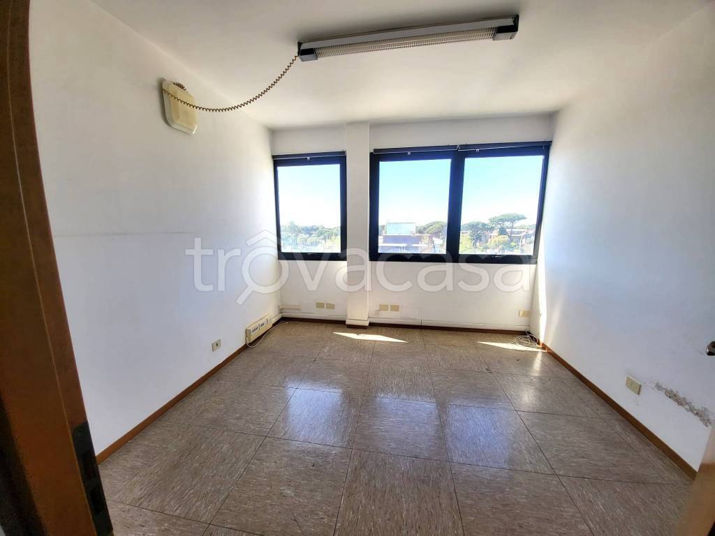 quadrivano in affitto a Roma in zona Casal Palocco