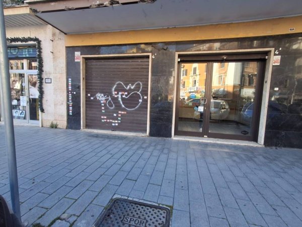 negozio in affitto a Roma in zona Appio Latino