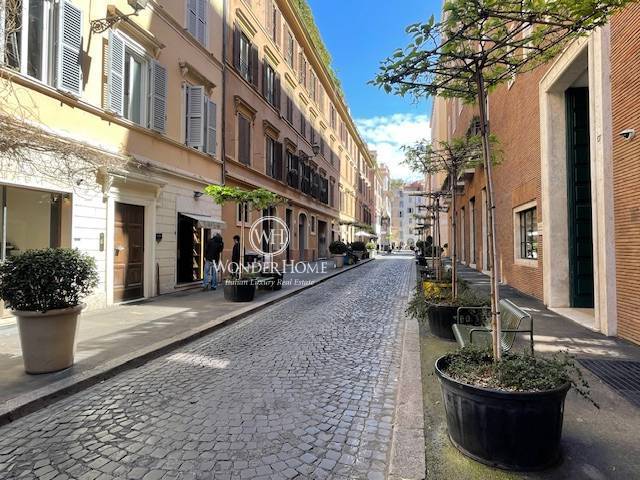 locale commerciale in affitto a Roma in zona Campo Marzio