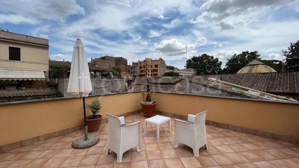 appartamento in affitto a Roma in zona Rione Regola