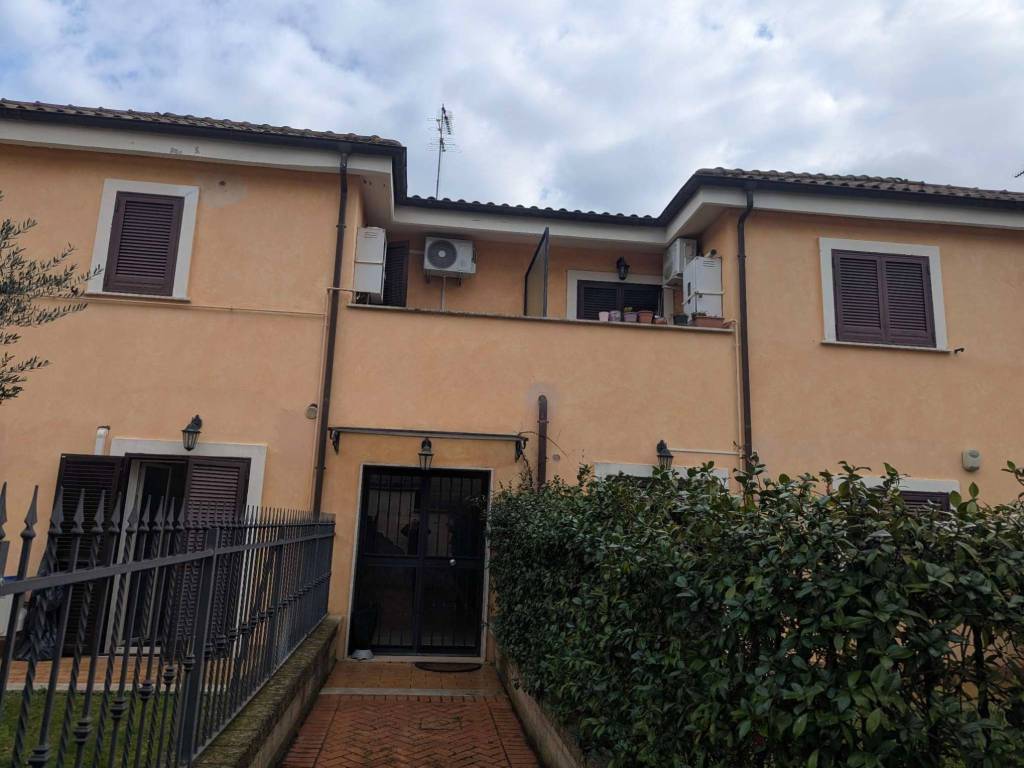 appartamento in affitto a Roma in zona Pantan Monastero