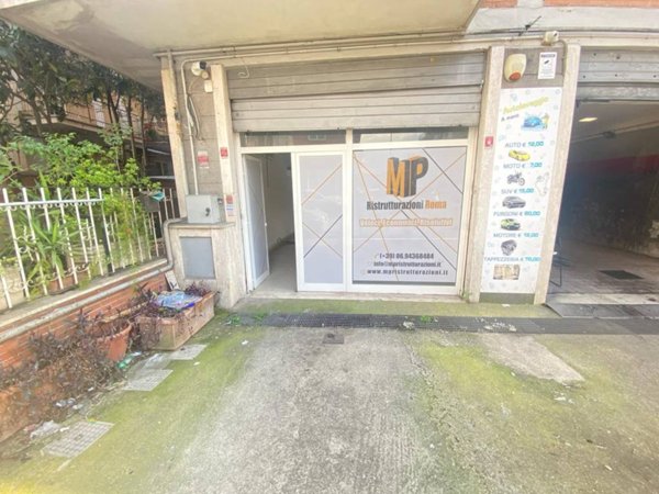 negozio in affitto a Roma in zona Torre Angela