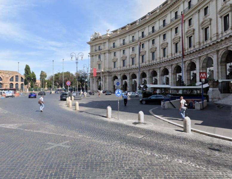 negozio in affitto a Roma in zona Rione Monti/Campitelli