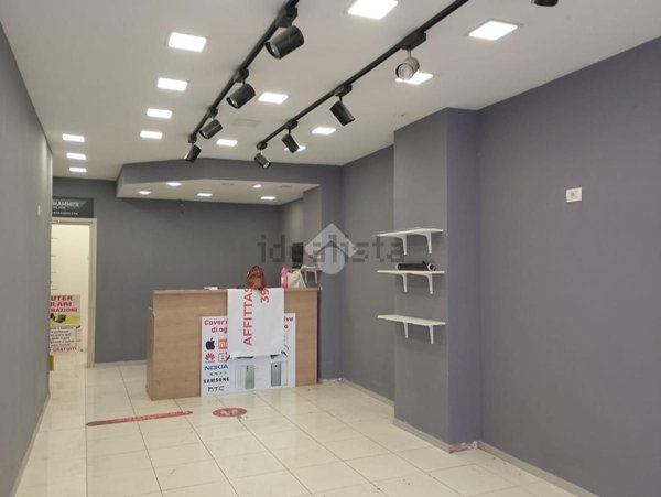 locale commerciale in affitto a Roma in zona Appio Claudio