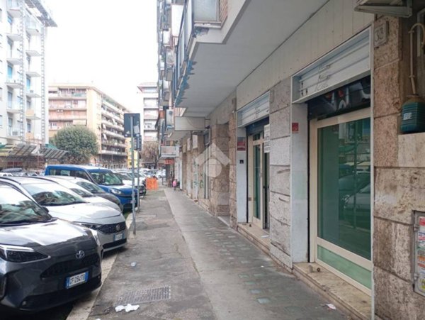 negozio in affitto a Roma in zona Appio Claudio