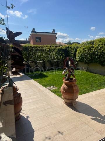 casa indipendente in affitto a Roma in zona Massimina/Casal Lumbroso