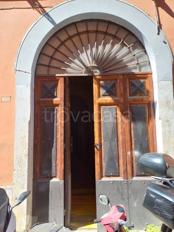 negozio in affitto a Roma in zona Rione Monti/Campitelli