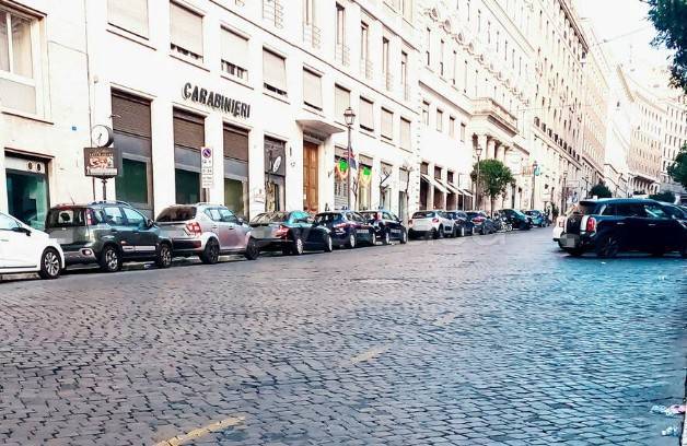 negozio in affitto a Roma in zona Trevi-Colonna