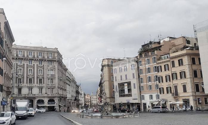 negozio in affitto a Roma in zona Trevi-Colonna
