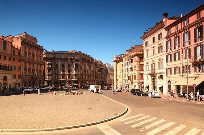 negozio in affitto a Roma in zona Trevi-Colonna