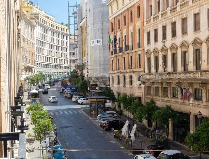 negozio in affitto a Roma in zona Trevi-Colonna