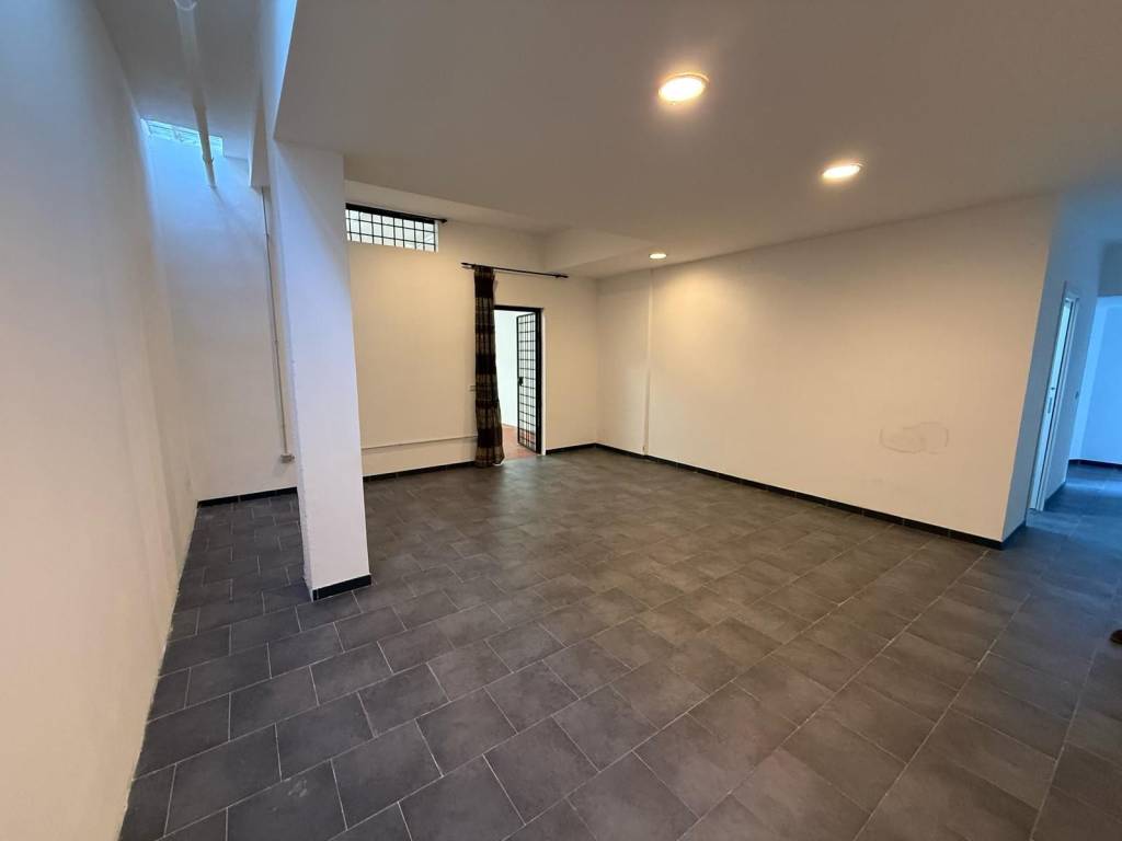 locale commerciale in affitto a Roma in zona Appio Claudio