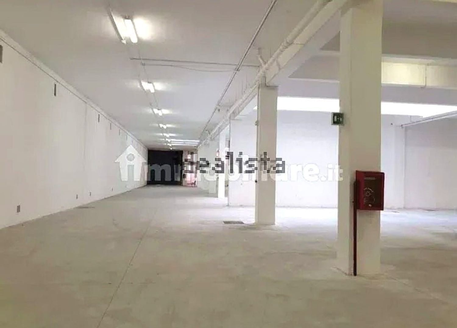 locale di sgombero in affitto a Roma in zona Appio Claudio