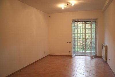 locale commerciale in affitto a Roma in zona Tomba di Nerone