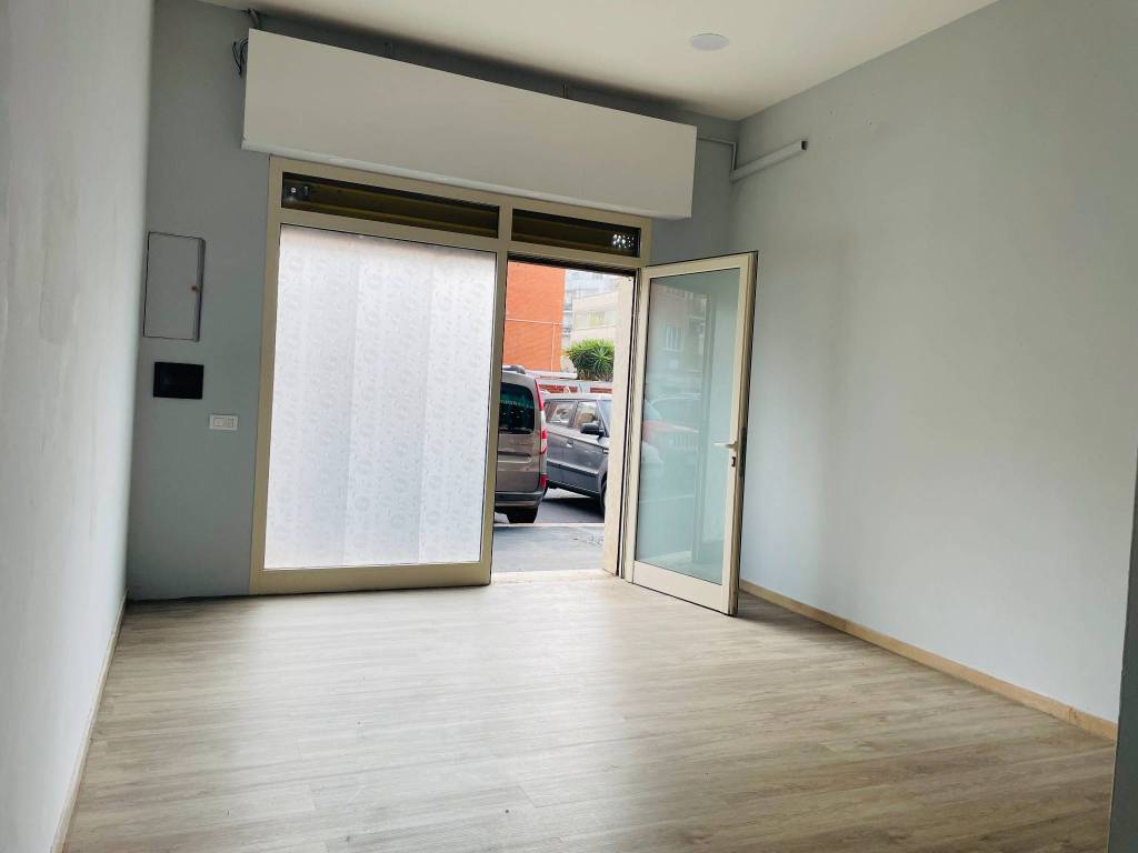 negozio in affitto a Roma in zona Ostia