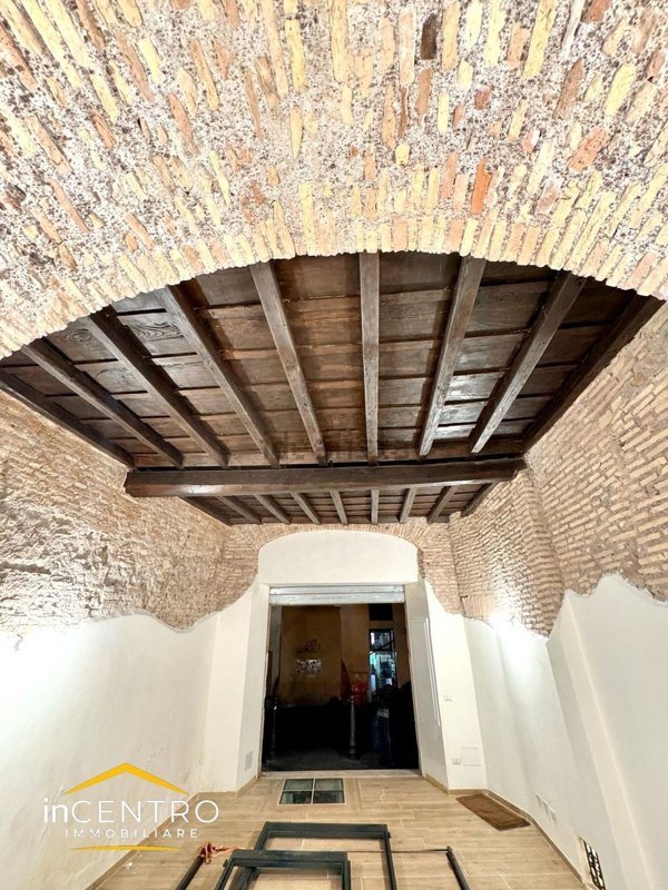 locale commerciale in affitto a Roma in zona Campo Marzio