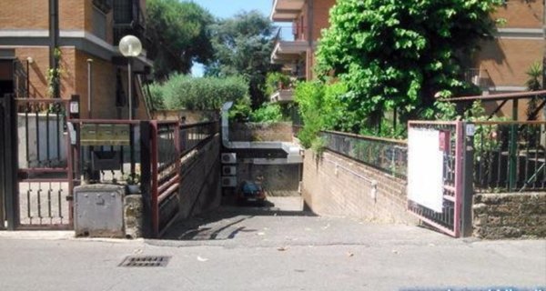 negozio in affitto a Roma in zona Osteria del Curato