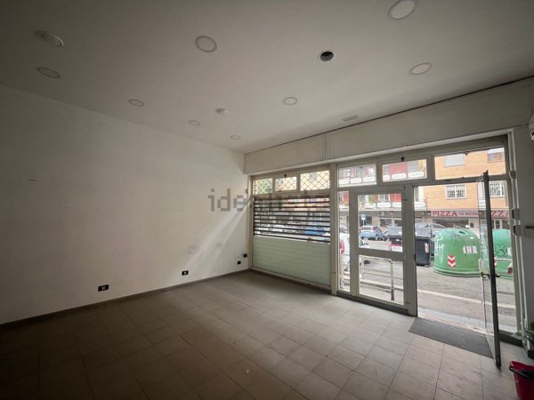 locale commerciale in affitto a Roma in zona Tuscolano