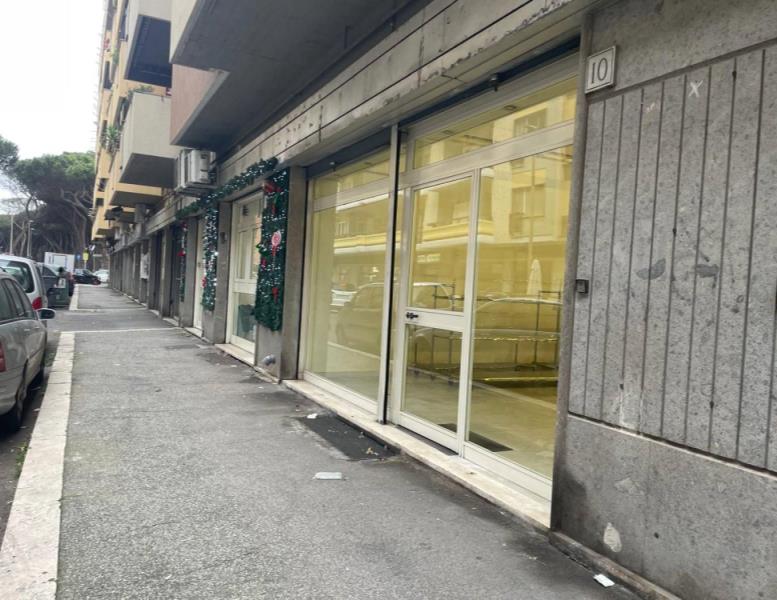 locale commerciale in affitto a Roma in zona Ostia