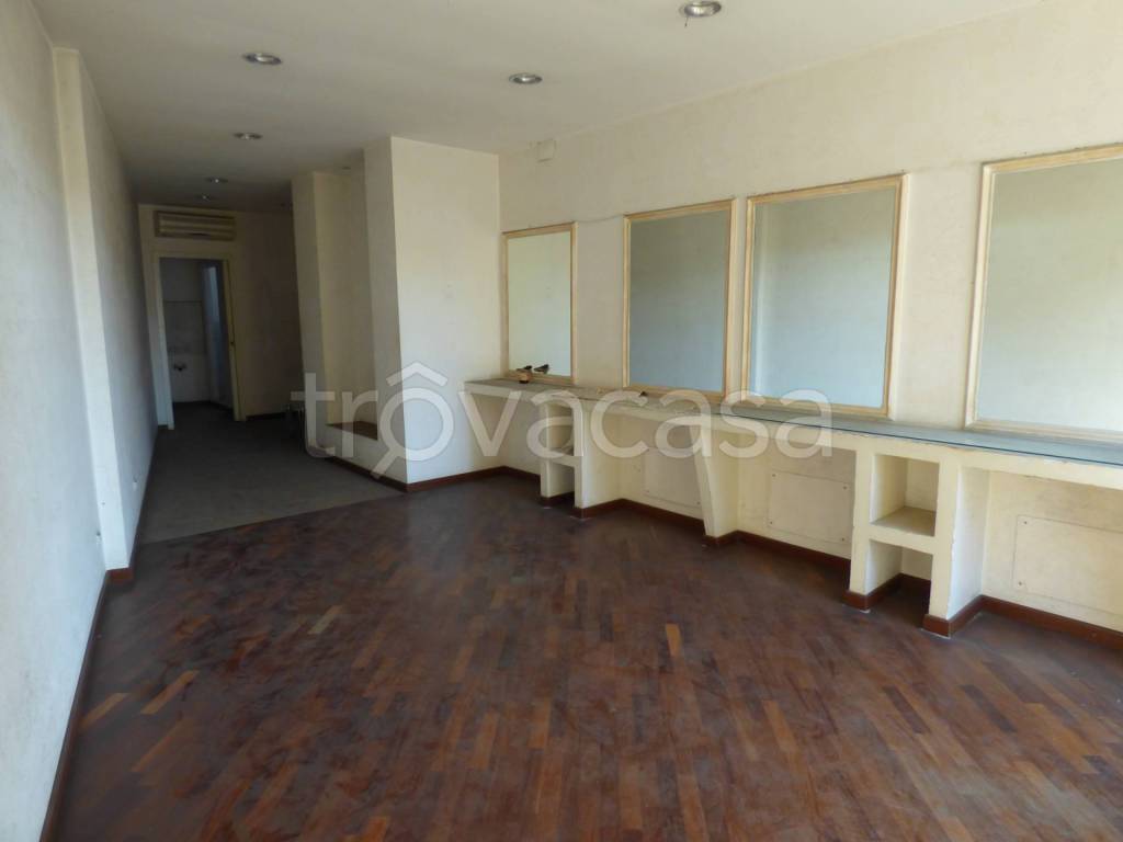 negozio in affitto a Roma in zona Ostiense