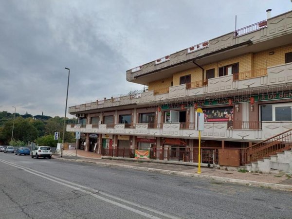 locale commerciale in affitto a Roma in zona Olgiata