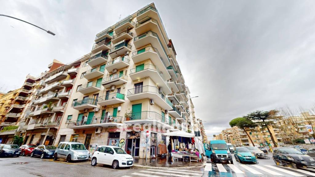 negozio in affitto a Roma in zona Tuscolano