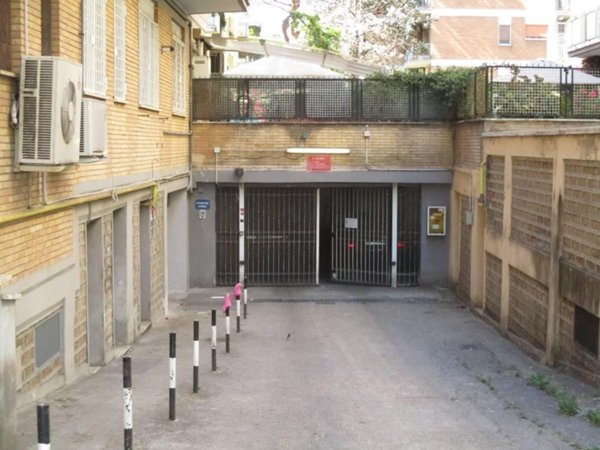 negozio in affitto a Roma in zona Ostia