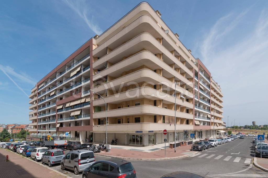 negozio in affitto a Roma in zona Castel di Leva