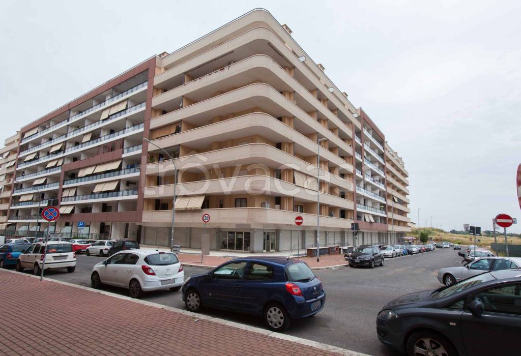negozio in affitto a Roma in zona Castel di Leva