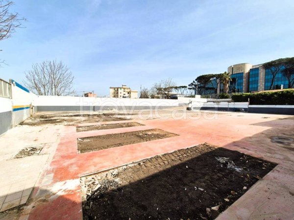 negozio in affitto a Roma in zona Cinecittà