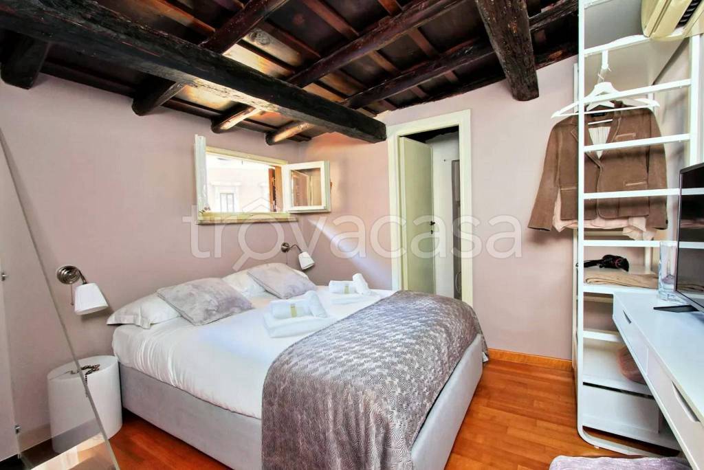 appartamento in affitto a Roma in zona Trevi-Colonna