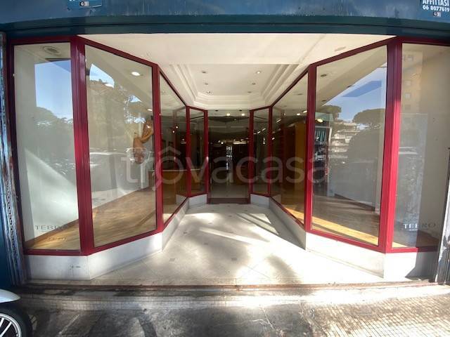 negozio in affitto a Roma
