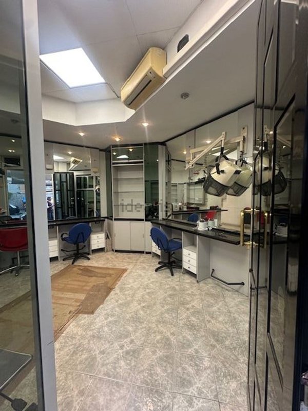locale commerciale in affitto a Roma