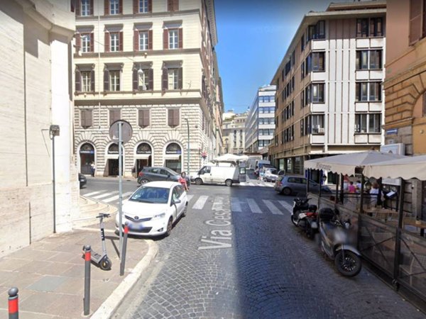negozio in affitto a Roma in zona Rione Monti/Campitelli