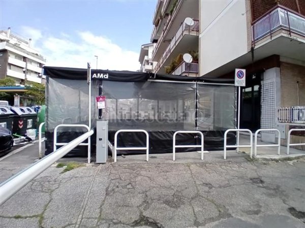 locale commerciale in affitto a Roma in zona Tor di Quinto