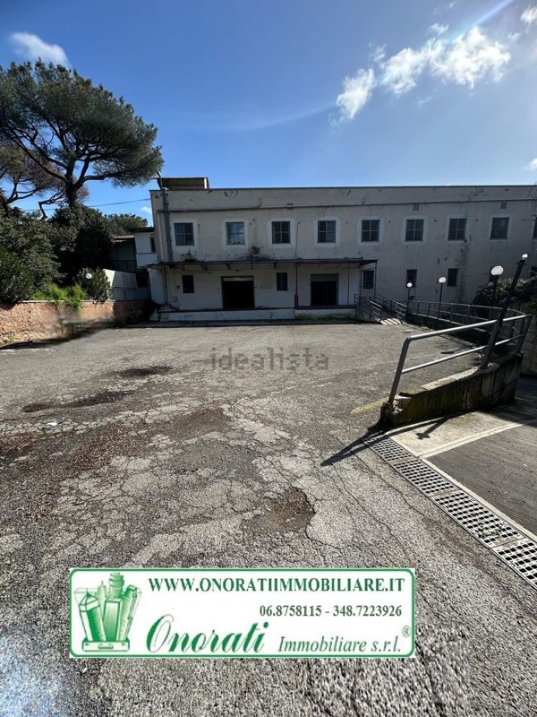 locale di sgombero in affitto a Roma in zona Tor Cervara