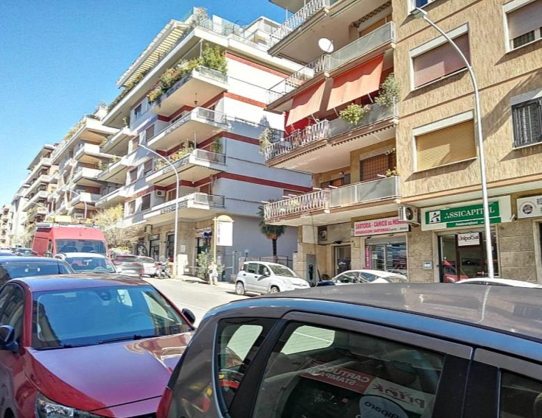 negozio in affitto a Roma
