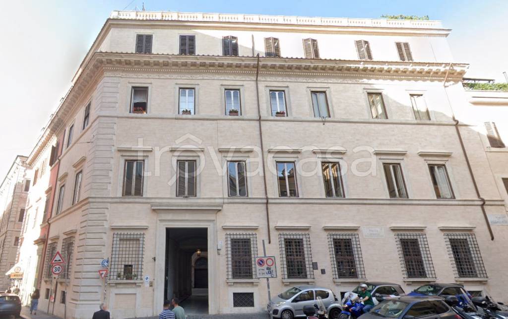 appartamento in affitto a Roma in zona Trevi-Colonna